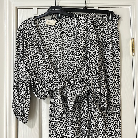 Set - Picture 1 of 2